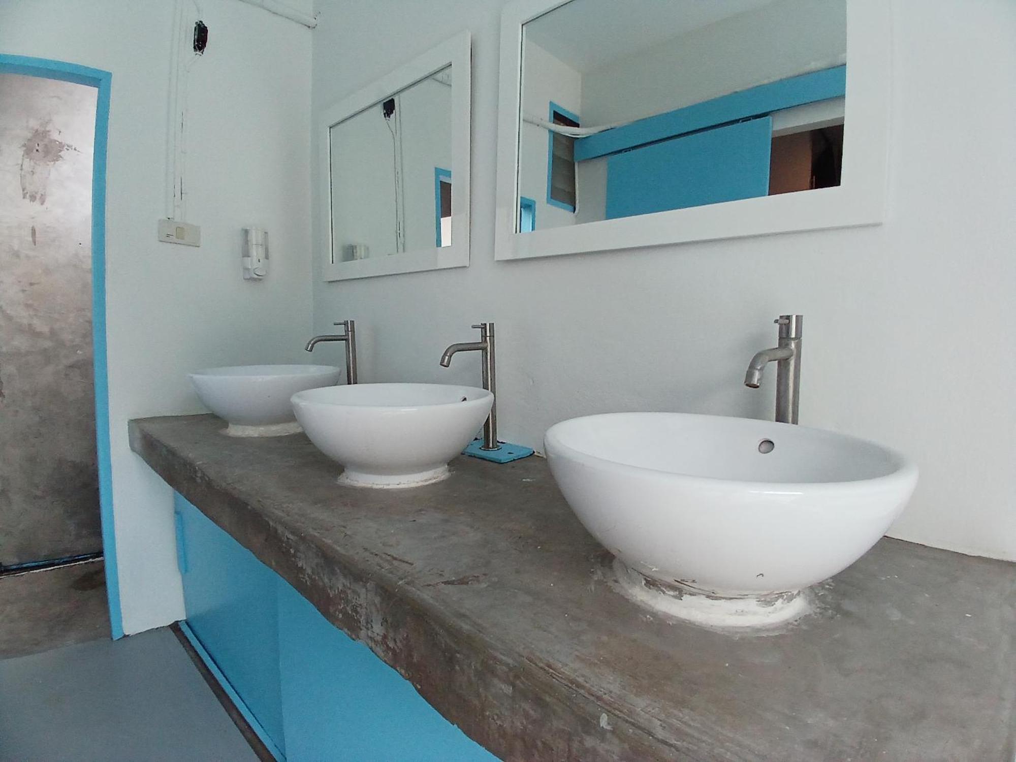 The Hangout Hostel Ao Nang Exterior photo